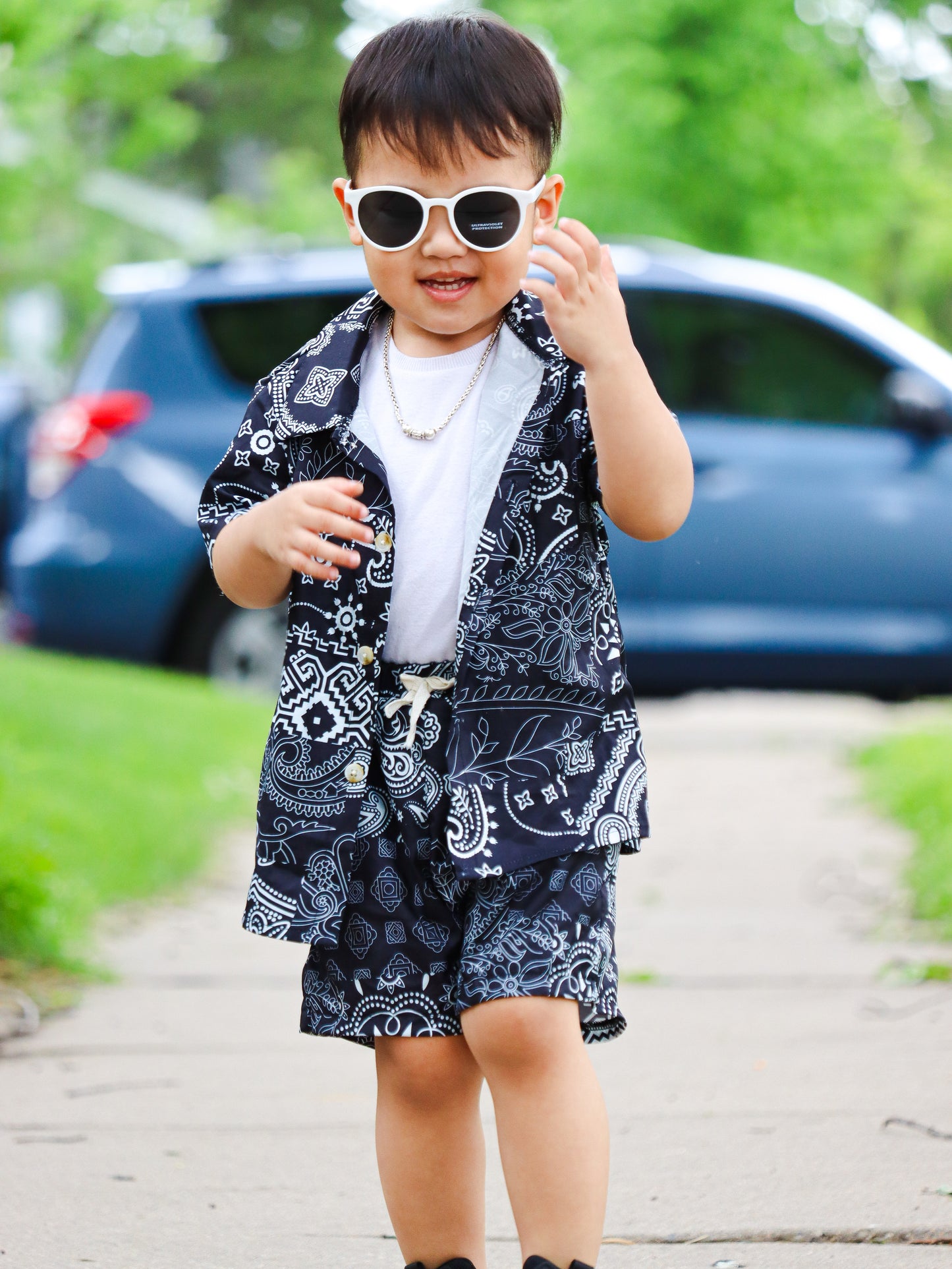 Boys' Summer Fashion: Stylish Two-Piece Suit with Short-Sleeved Shirt & Elastic Waist Shorts