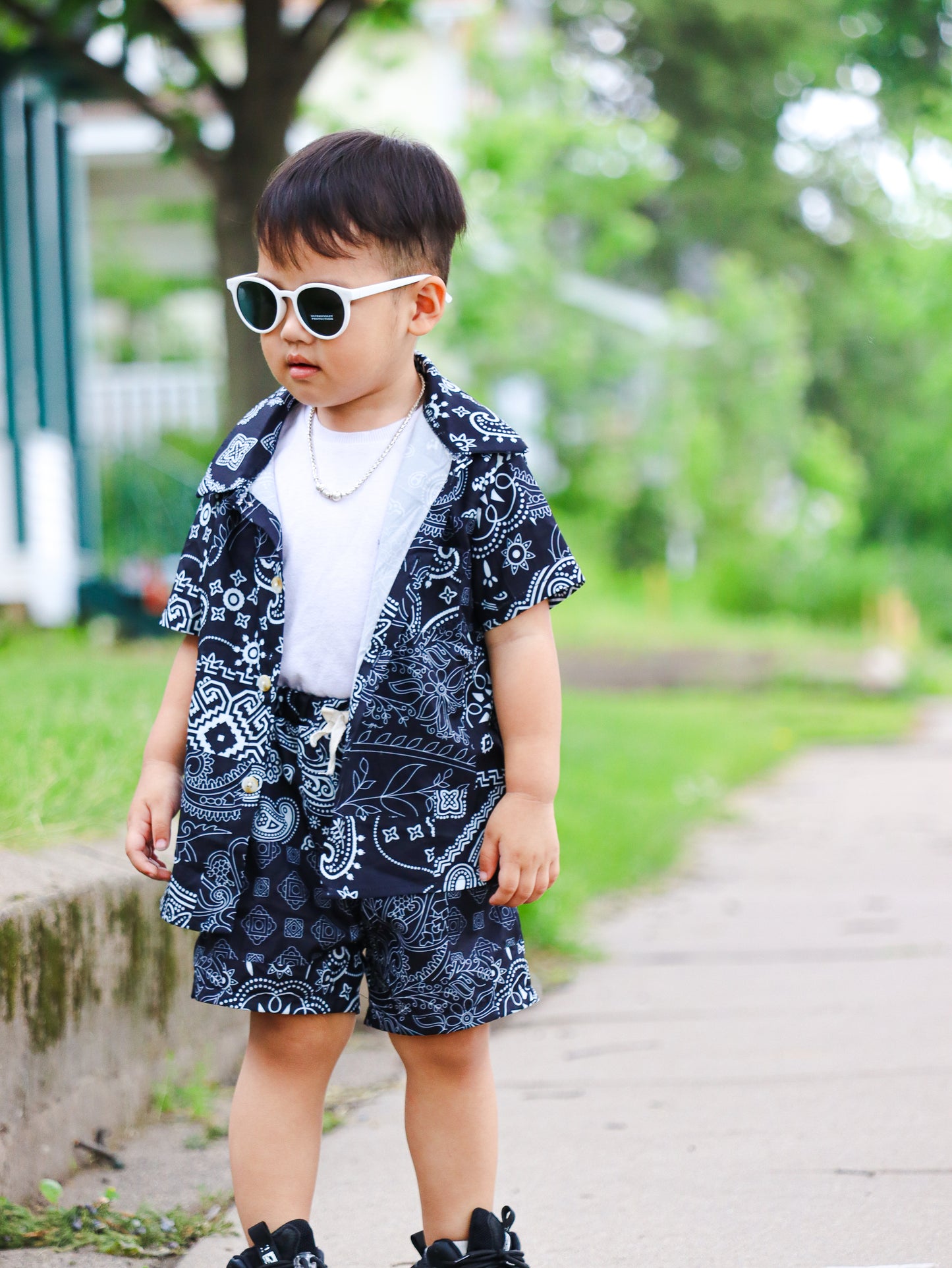 Boys' Summer Fashion: Stylish Two-Piece Suit with Short-Sleeved Shirt & Elastic Waist Shorts