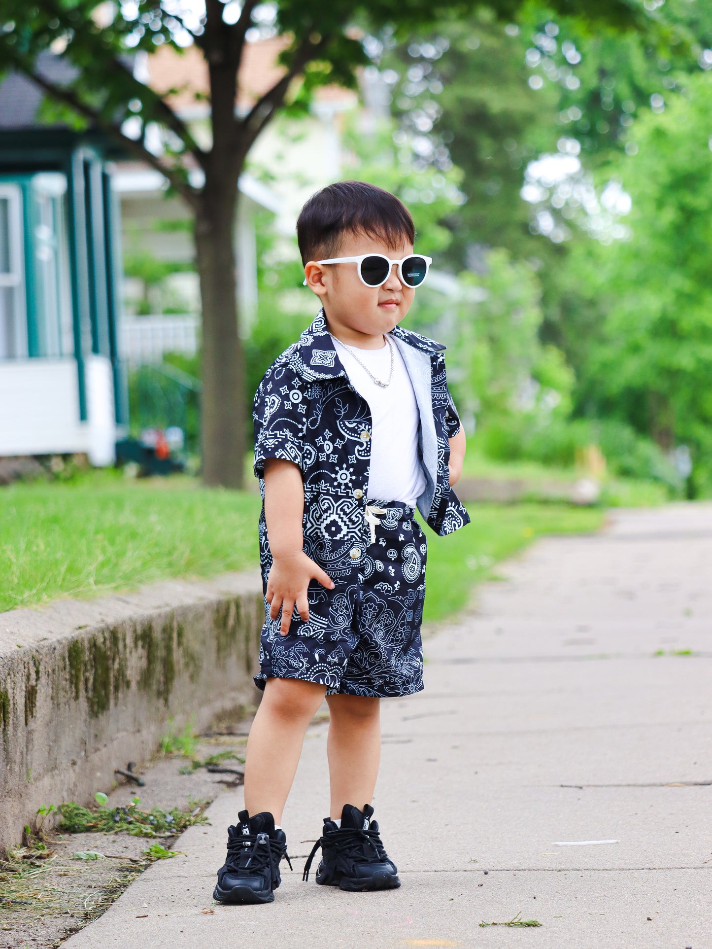 Boys' Summer Fashion: Stylish Two-Piece Suit with Short-Sleeved Shirt & Elastic Waist Shorts