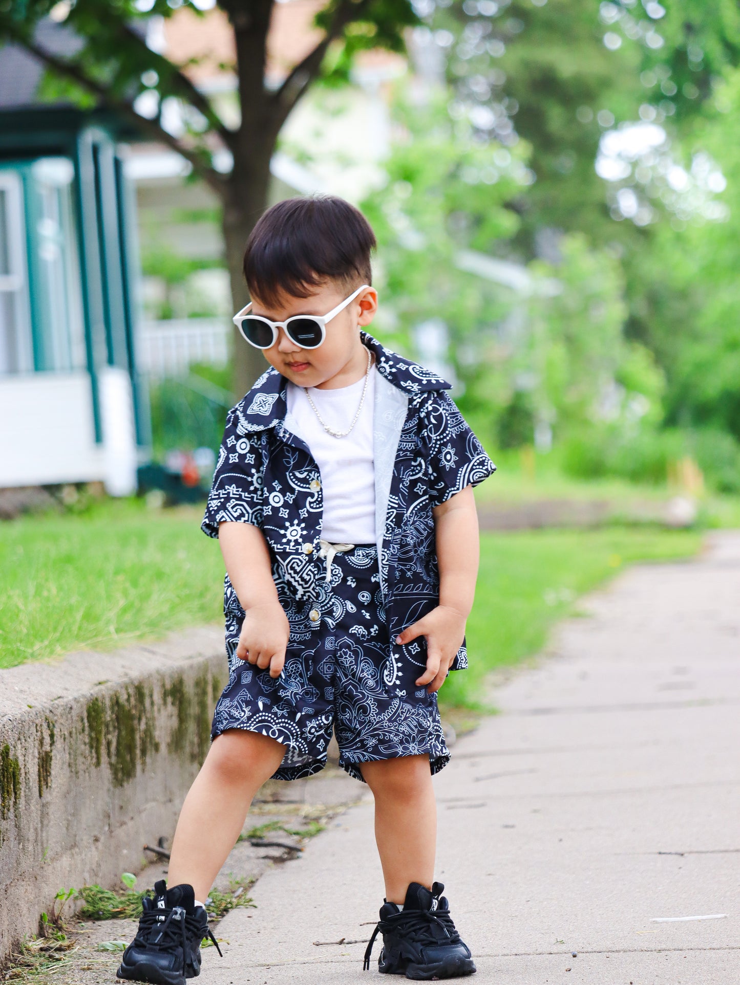 Boys' Summer Fashion: Stylish Two-Piece Suit with Short-Sleeved Shirt & Elastic Waist Shorts