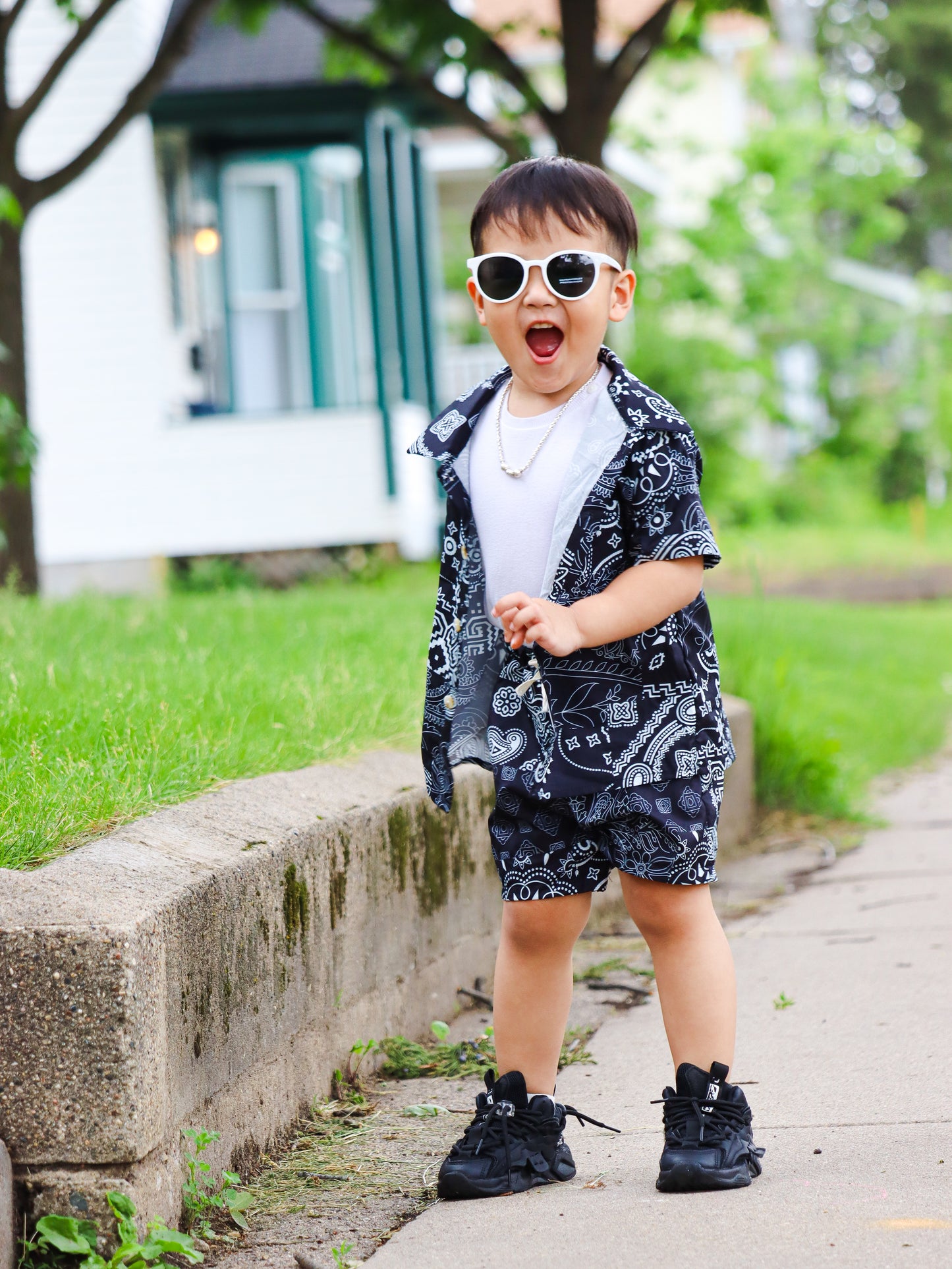 Boys' Summer Fashion: Stylish Two-Piece Suit with Short-Sleeved Shirt & Elastic Waist Shorts