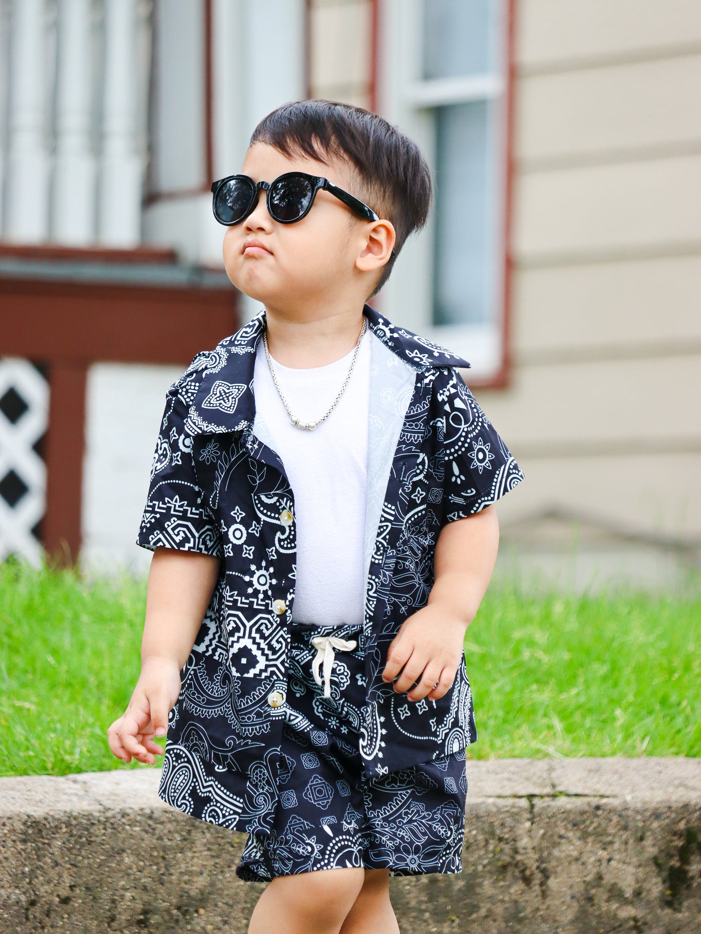 Boys' Summer Fashion: Stylish Two-Piece Suit with Short-Sleeved Shirt & Elastic Waist Shorts