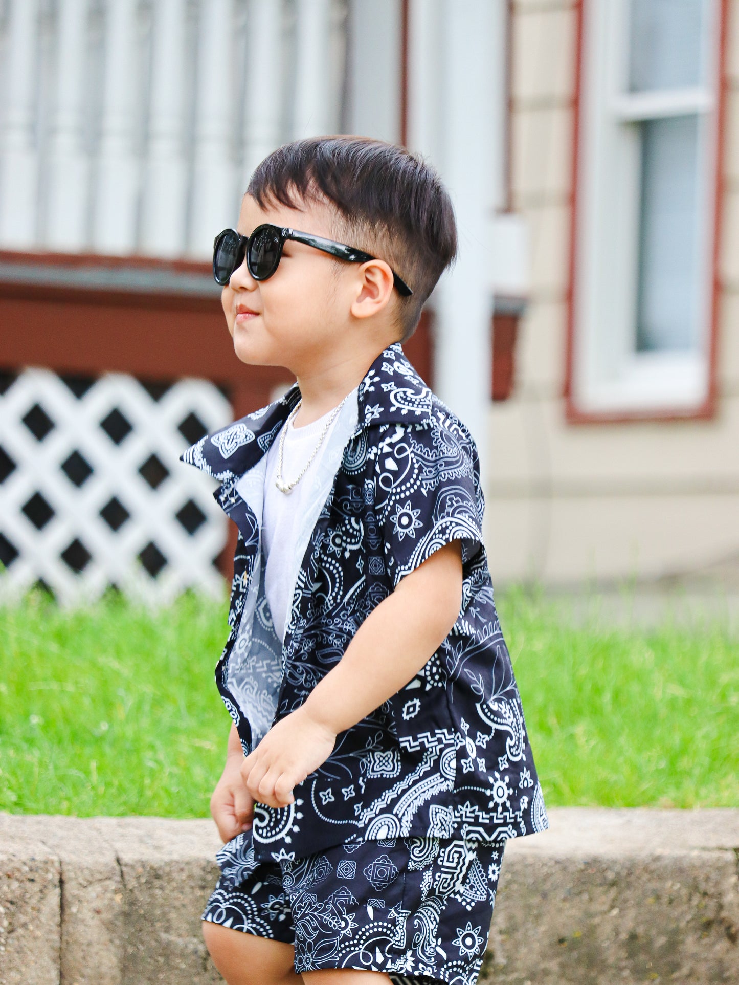 Boys' Summer Fashion: Stylish Two-Piece Suit with Short-Sleeved Shirt & Elastic Waist Shorts