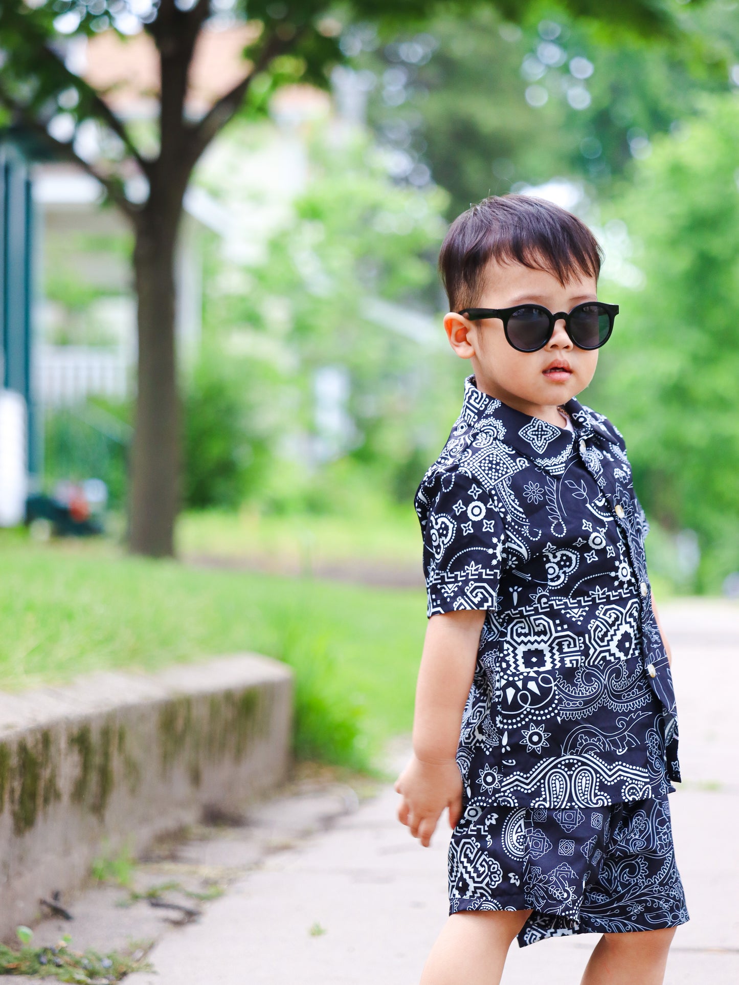 Boys' Summer Fashion: Stylish Two-Piece Suit with Short-Sleeved Shirt & Elastic Waist Shorts