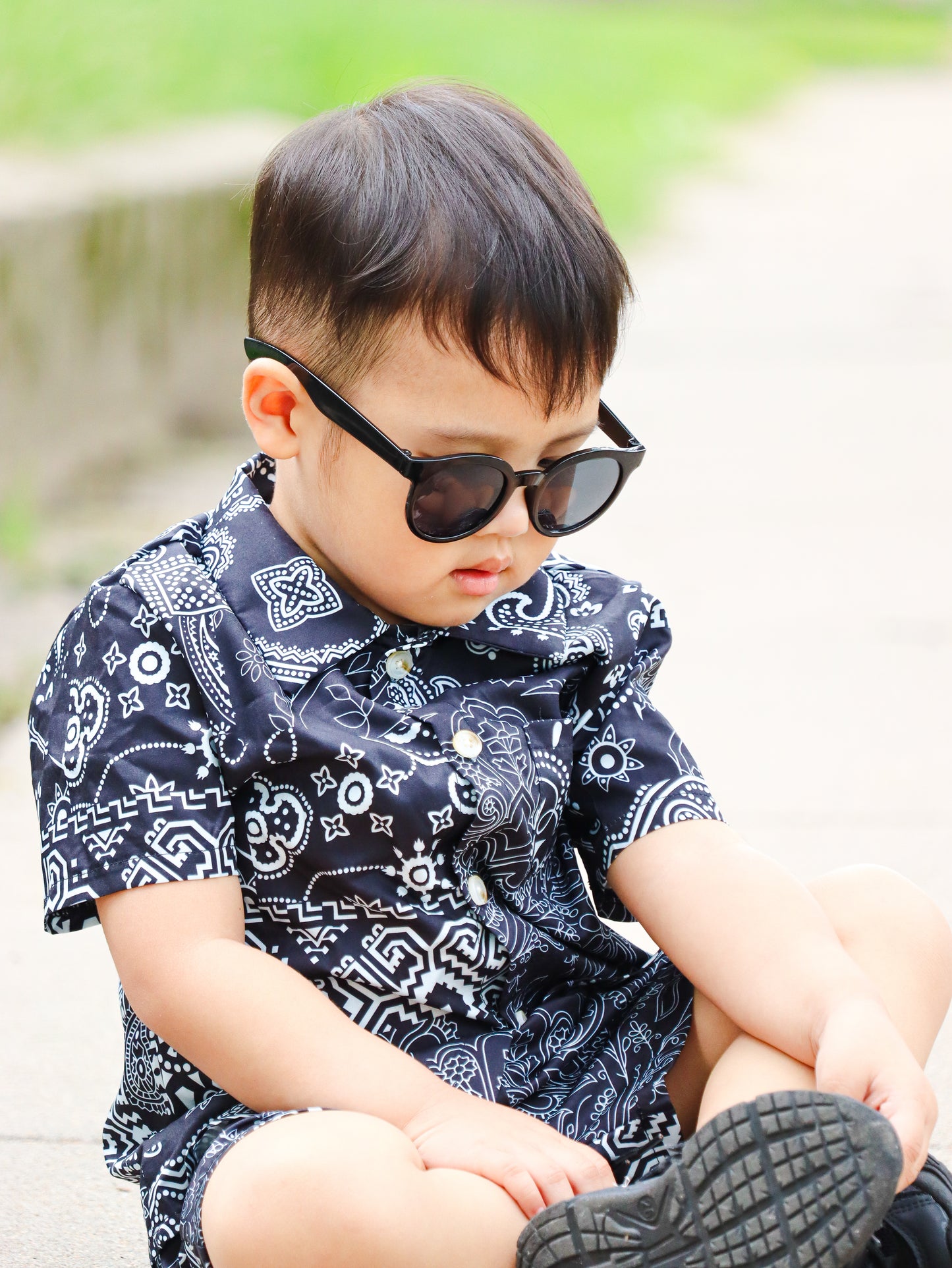 Boys' Summer Fashion: Stylish Two-Piece Suit with Short-Sleeved Shirt & Elastic Waist Shorts