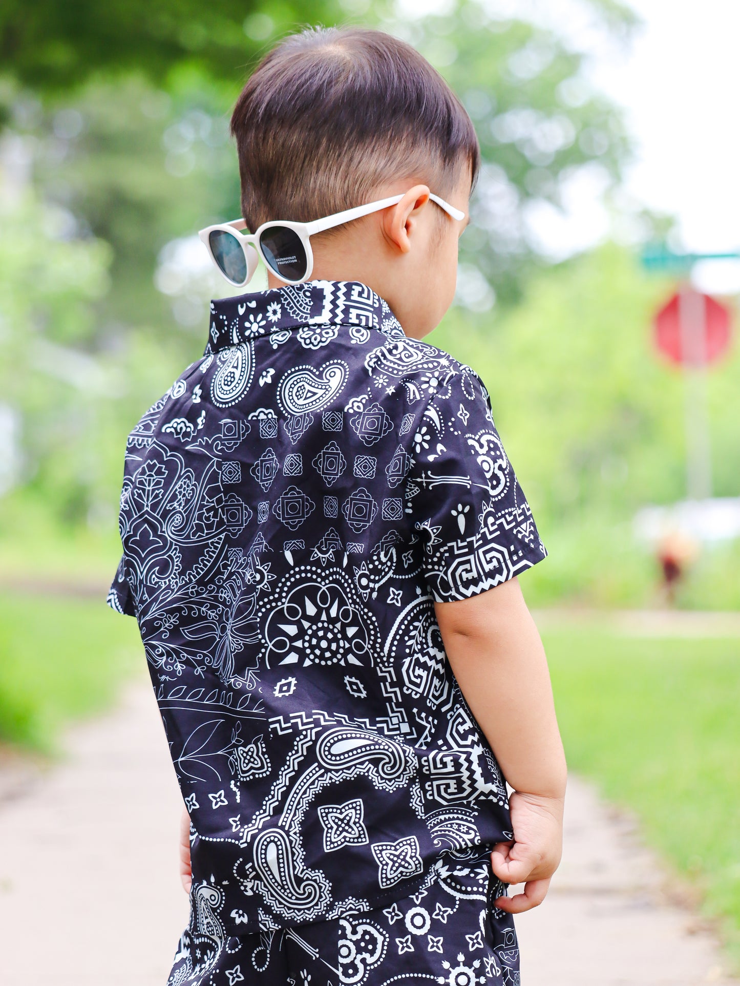 Boys' Summer Fashion: Stylish Two-Piece Suit with Short-Sleeved Shirt & Elastic Waist Shorts